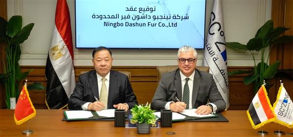 اقتصادية قناة السويس توقع عقد إنشاء مشروع لصناعة المايكروفايبر باستثمارات 40 مليون دولار